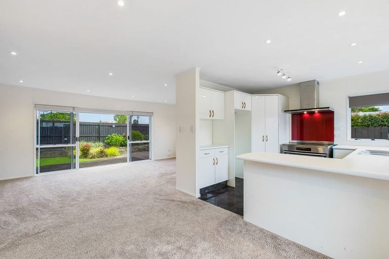 Photo of property in 2/10 Mangarata Avenue, Papatoetoe, Auckland, 2025