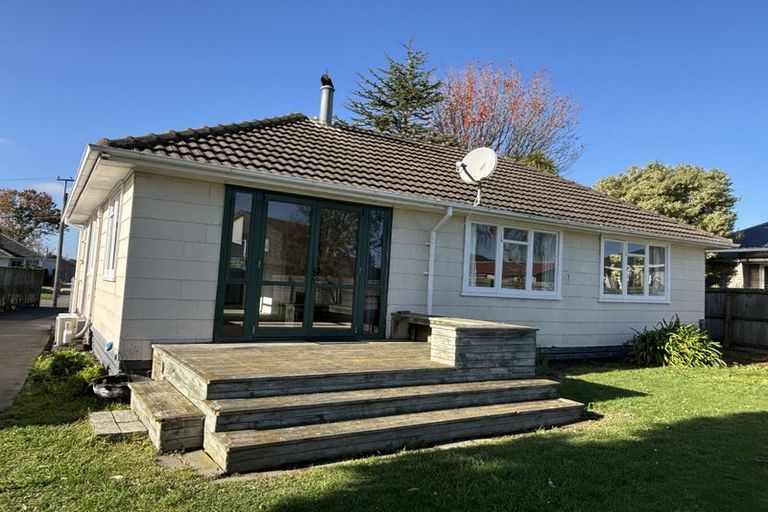 Photo of property in 37 Lambeth Crescent, Redwood, Christchurch, 8051