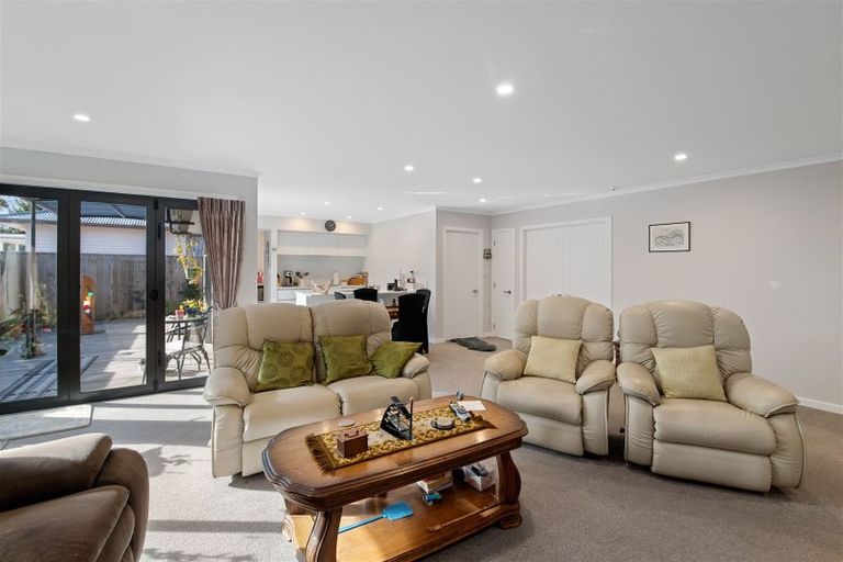 Photo of property in 1 Fairfield Road, Levin, 5510