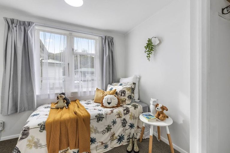 Photo of property in 12 Morgan Place, Tawa, Wellington, 5028