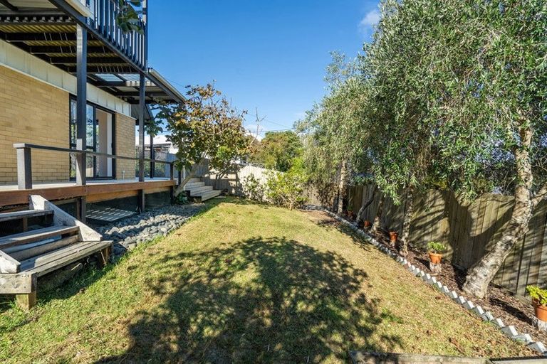 Photo of property in 1/78 Browns Bay Road, Rothesay Bay, Auckland, 0630