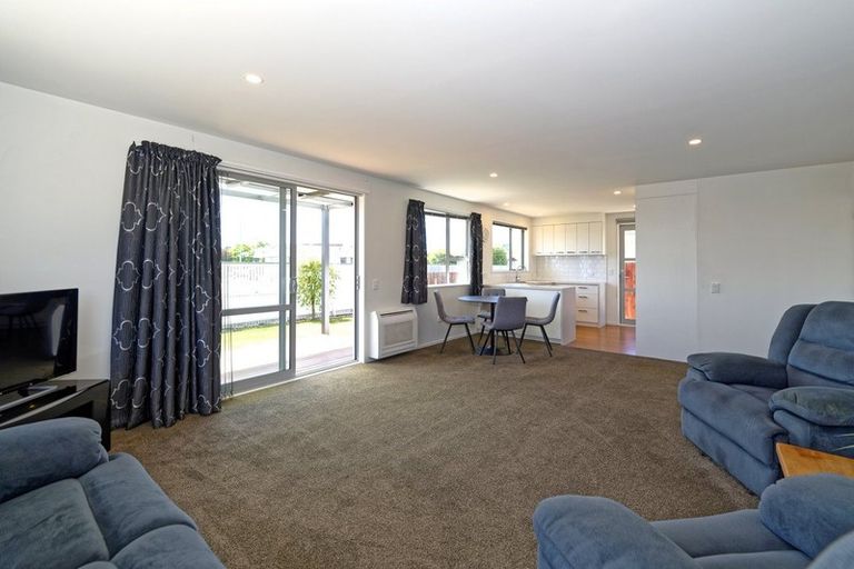 Photo of property in 1/19 Queenspark Drive, Parklands, Christchurch, 8083
