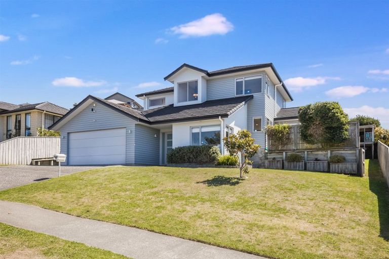 Photo of property in 30 Aotea Drive, Aotea, Porirua, 5024