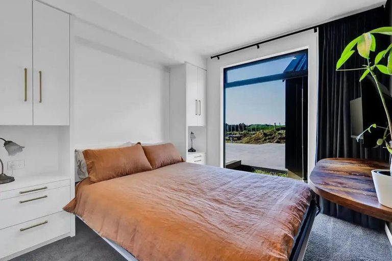 Photo of property in 7 Te Ara Karoiroa Road, Hurford, New Plymouth, 4374