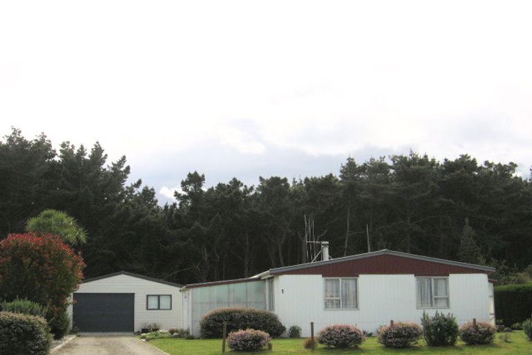 Photo of property in 1 Cousins Avenue West, Foxton Beach, Foxton, 4815