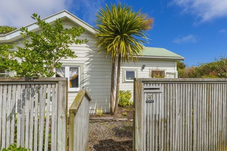 Photo of property in 69 Waimea Road, Waikanae Beach, Waikanae, 5036