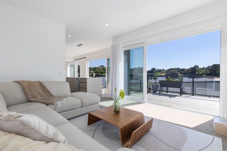 Photo of property in 30 Hokioi Drive, Kenepuru, Porirua, 5022