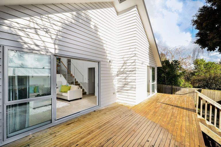 Photo of property in 7a Seymour Road, Sunnyvale, Auckland, 0612