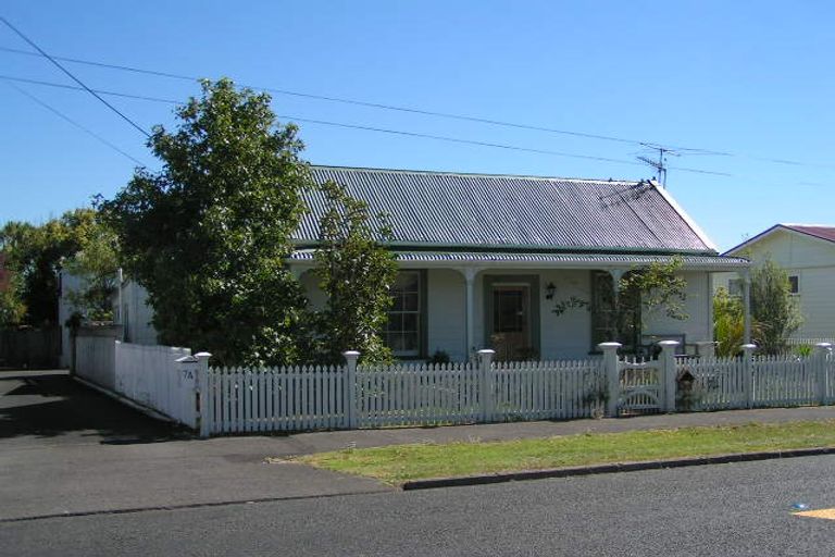 Photo of property in 7a Vincent Road, Northcote Point, Auckland, 0627