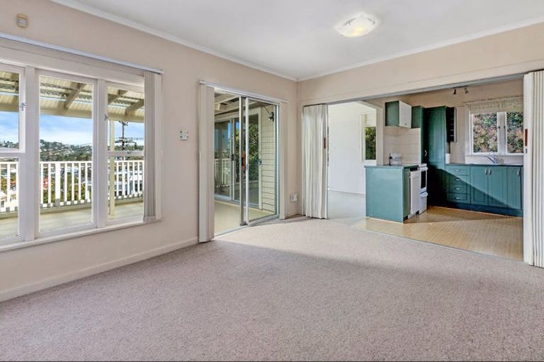 Photo of property in 35 Bayview Road, Browns Bay, Auckland, 0630