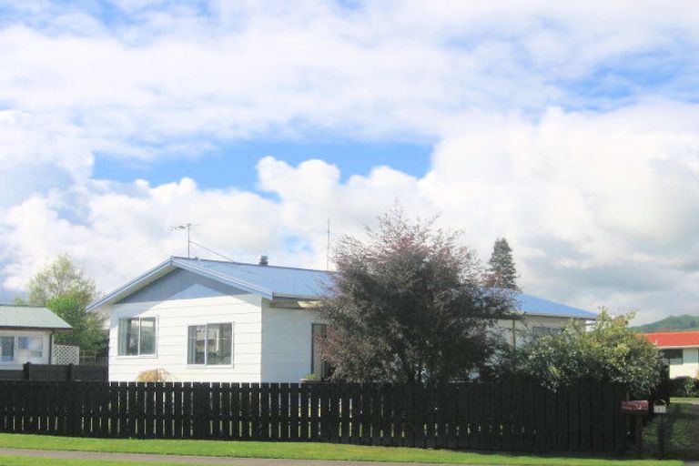 Photo of property in 4 Mansfield Road, Owhata, Rotorua, 3010