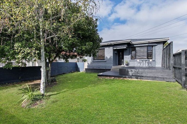 Photo of property in 142 Titirangi Road, New Lynn, Auckland, 0600