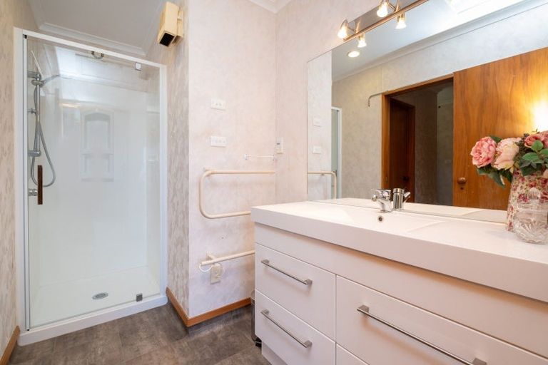 Photo of property in 124 Puketapu Road, Taradale, Napier, 4112