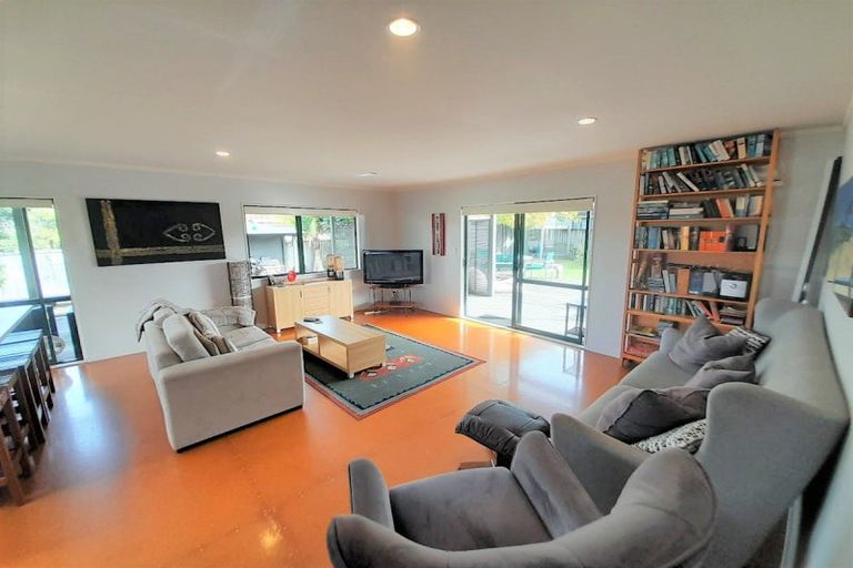 Photo of property in 106 Titoki Place, Matarangi, Whitianga, 3592