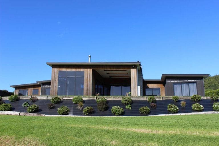 Photo of property in 6 Ekuarangi Place, Kaitake, New Plymouth, 4374