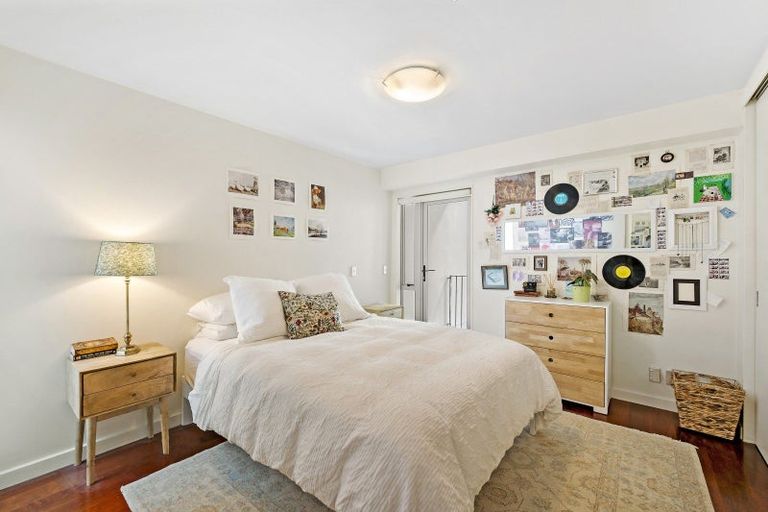 Photo of property in Aqua, 11/74 Oriental Parade, Oriental Bay, Wellington, 6011