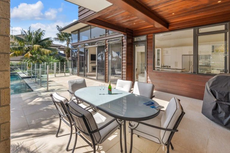 Photo of property in 39 Armstrong Farm Drive, East Tamaki Heights, Auckland, 2016