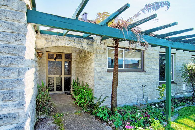 Photo of property in 5 Lowes Place, Solway, Masterton, 5810