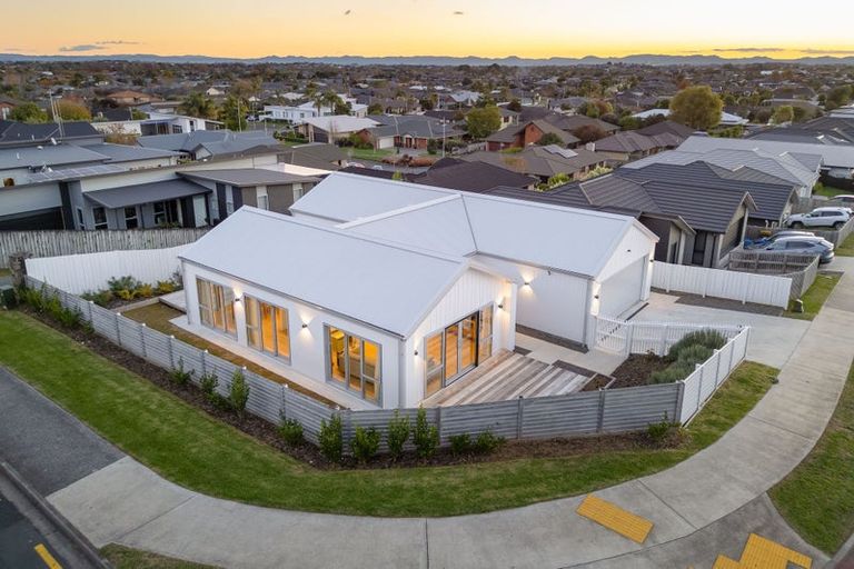 Photo of property in 1 Maanihi Drive, Rototuna North, Hamilton, 3210