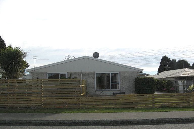 Photo of property in 1/122 Middlepark Road, Sockburn, Christchurch, 8042