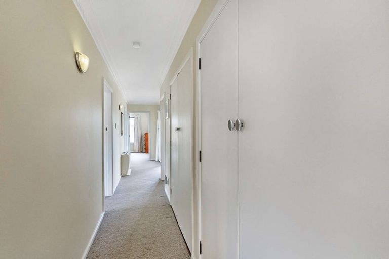 Photo of property in 1 Sevenoaks Drive, Bryndwr, Christchurch, 8053