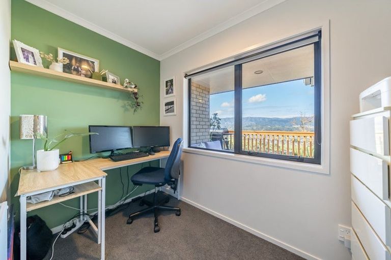 Photo of property in 23 Percy Kinsman Crescent, Riverstone Terraces, Upper Hutt, 5018