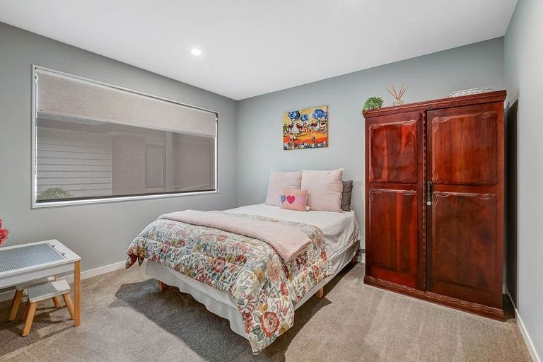 Photo of property in 125 Godfrey Drive, Orewa, 0931