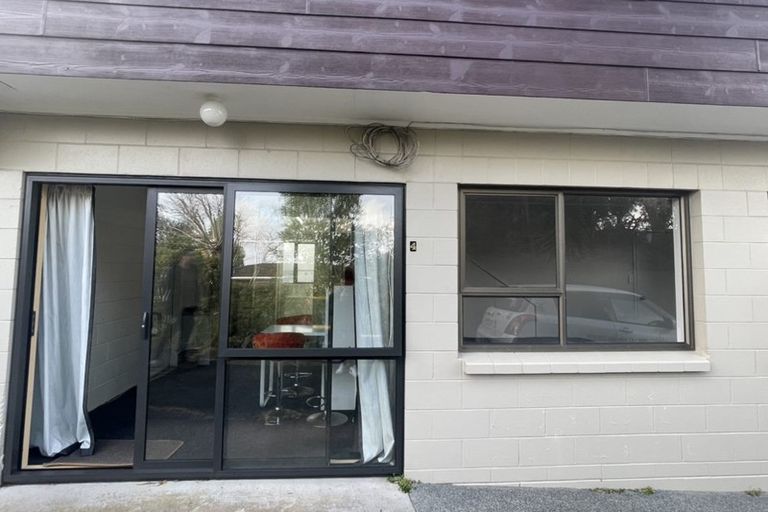 Photo of property in 4/13 Northall Road, New Lynn, Auckland, 0600