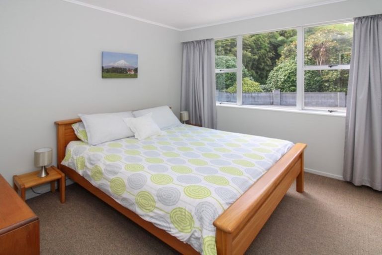 Photo of property in 5b Bromley Place, Westown, New Plymouth, 4310