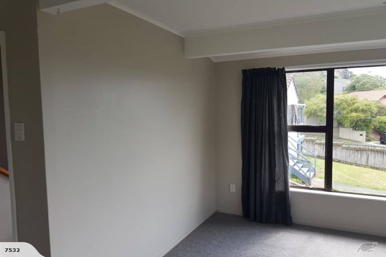 Photo of property in 34 Pekanga Road, Normandale, Lower Hutt, 5010