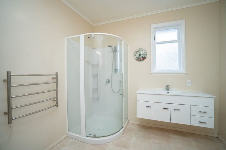 Photo of property in 11 Franklin Avenue, Hokowhitu, Palmerston North, 4410