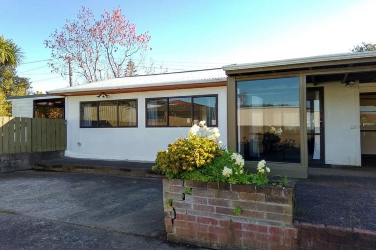 Photo of property in 92a Godley Road, Green Bay, Auckland, 0604