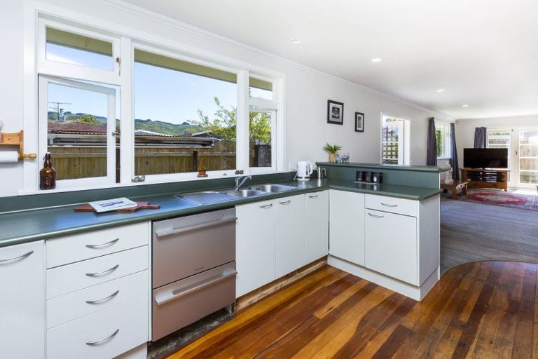 Photo of property in 28 Moeraki Road, Maoribank, Upper Hutt, 5018