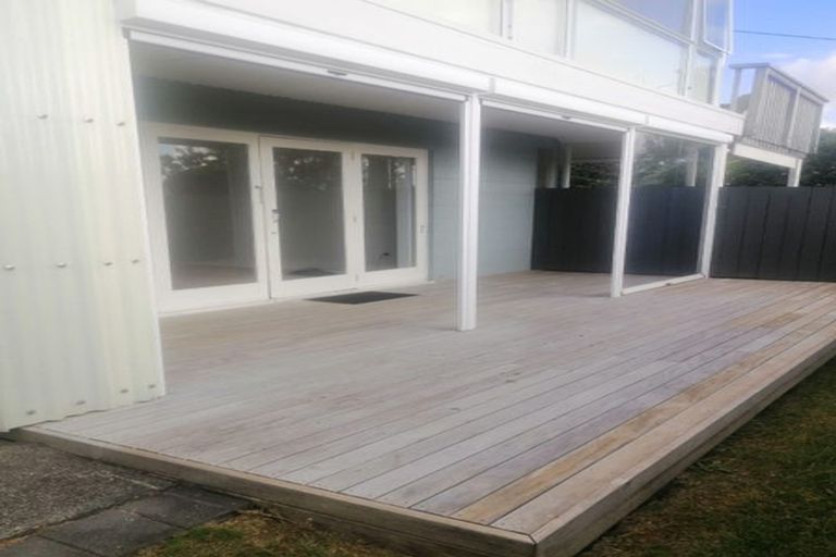 Photo of property in 1/613 Glenfield Road, Totara Vale, Auckland, 0629