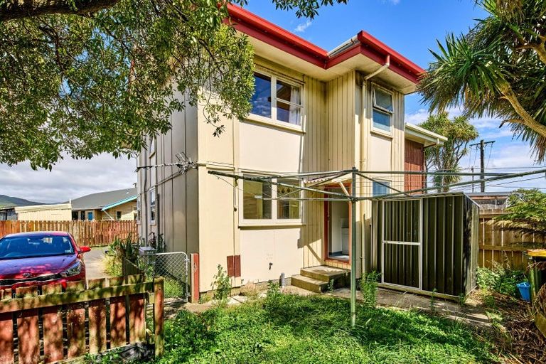 Photo of property in 2/3 Bouverie Street, Petone, Lower Hutt, 5012