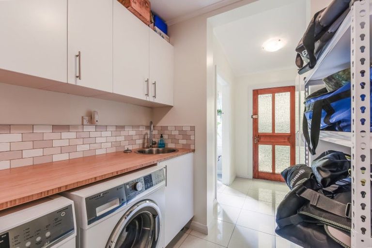 Photo of property in 48 Devon Street, Picton, 7220