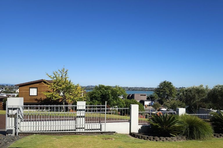 Photo of property in 14 Icarus Place, Half Moon Bay, Auckland, 2012