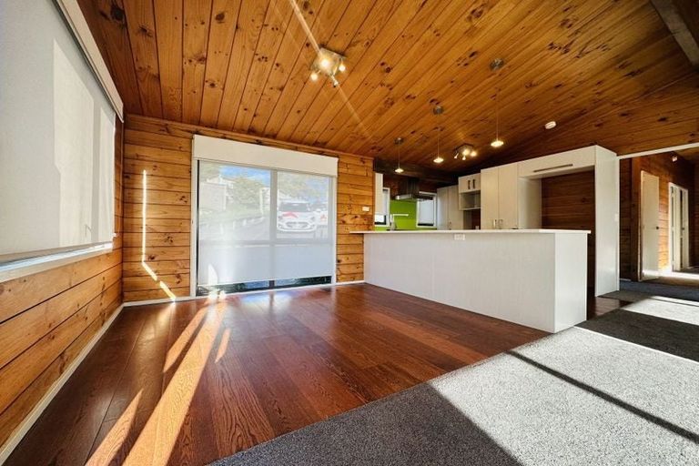 Photo of property in 11a Pendene Place, Forrest Hill, Auckland, 0620