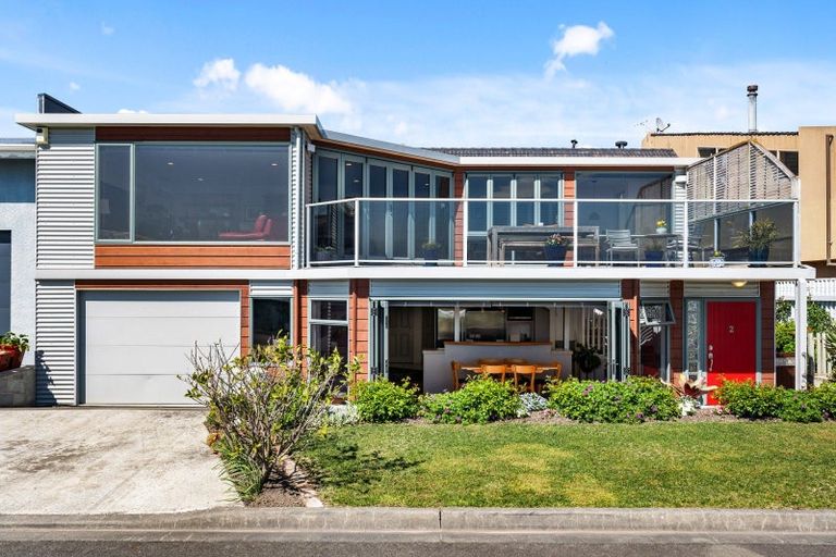 Photo of property in 2 North Terrace, Westshore, Napier, 4110