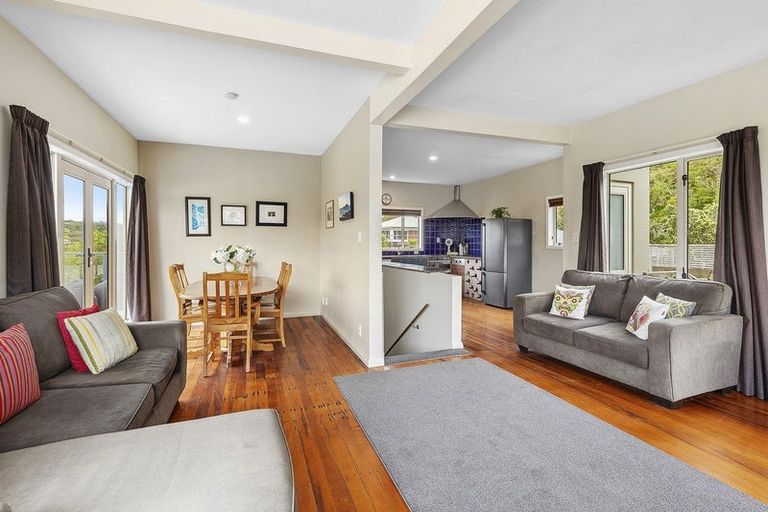 Photo of property in 32 Rawhiti Road, Pukerua Bay, 5026