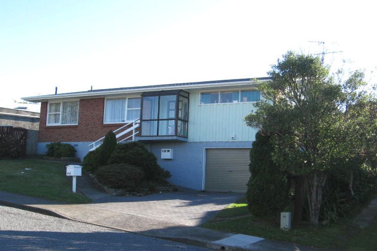 Photo of property in 44 Churton Drive, Churton Park, Wellington, 6037