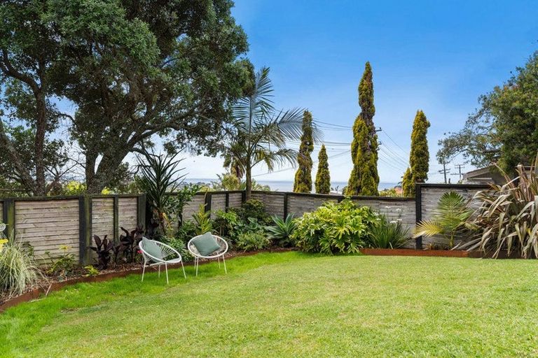 Photo of property in 1/18 Mizpah Road, Torbay, Auckland, 0630