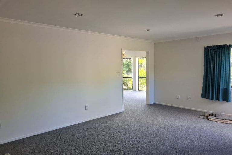 Photo of property in 10 Gleaming Place, Waiuku, 2123