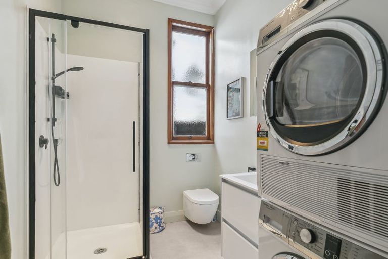 Photo of property in 17 Upper Bourke Street, Kilbirnie, Wellington, 6022