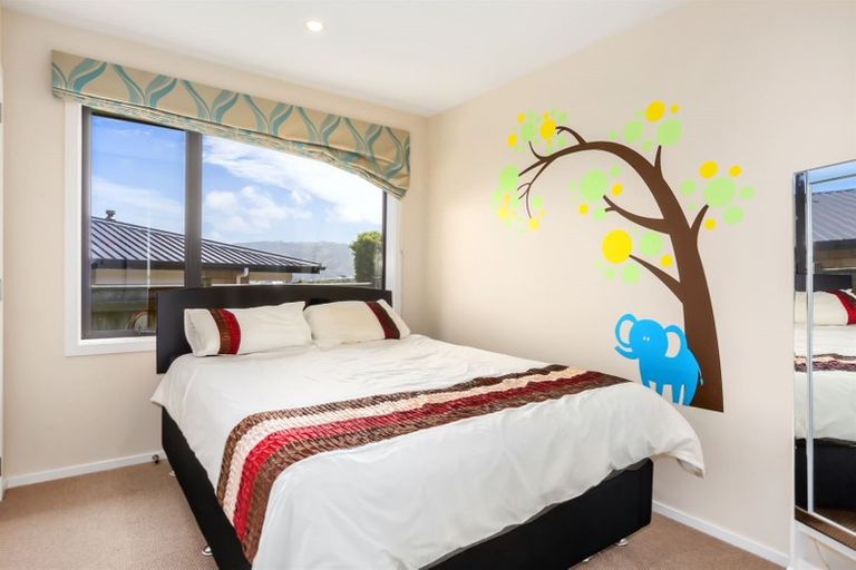 Photo of property in 6 Tasman Close, Aotea, Porirua, 5024