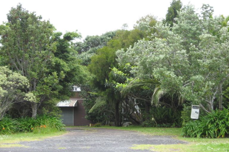 Photo of property in 1360 Whangaparaoa Road, Army Bay, Whangaparaoa, 0930