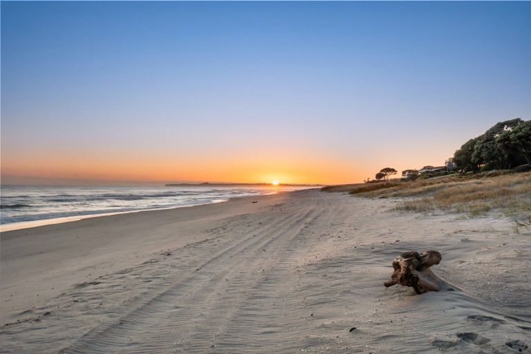 Photo of property in 123 Karewa Parade, Papamoa Beach, Papamoa, 3118