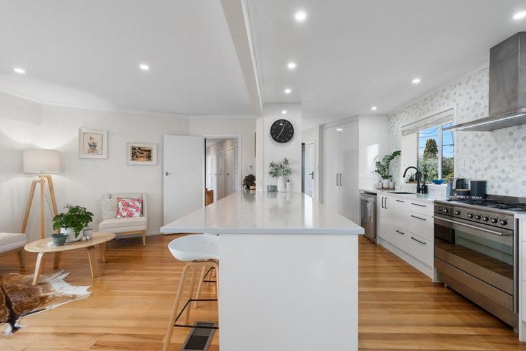 Photo of property in 180 Sandwich Road, St Andrews, Hamilton, 3200