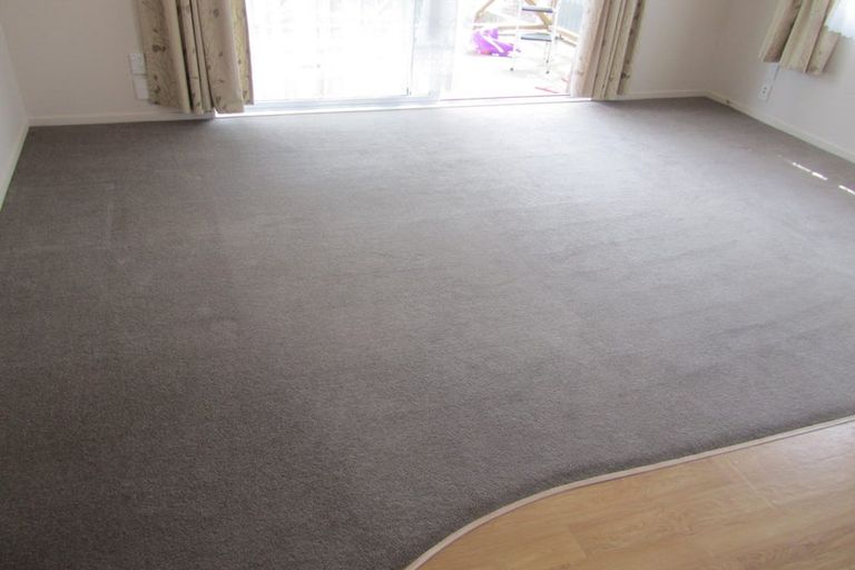 Photo of property in 3 Kaumatua Place, Te Atatu Peninsula, Auckland, 0610