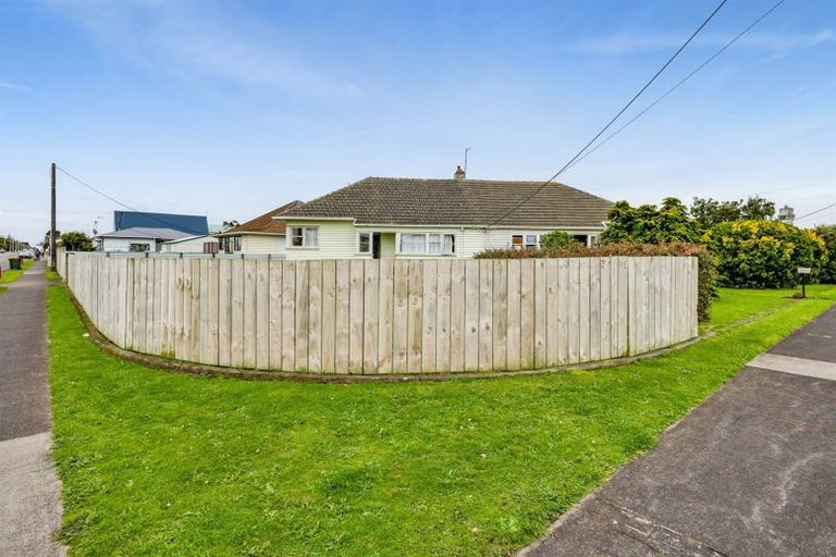 Photo of property in 210 South Road, Hawera, 4610